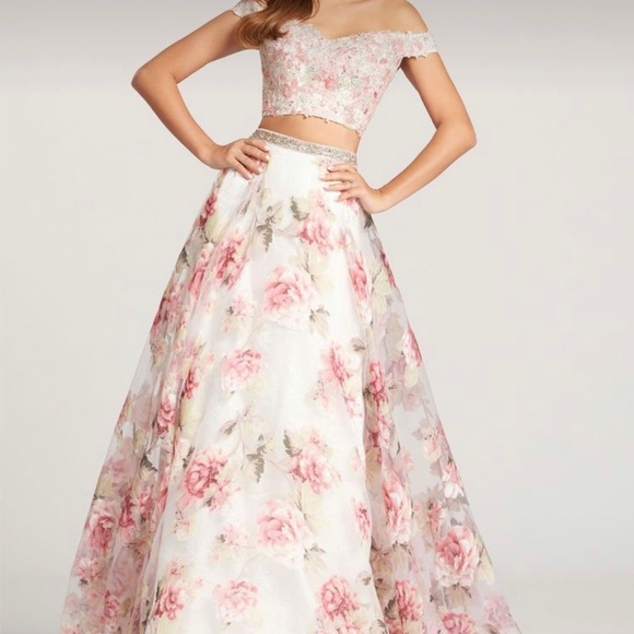 Ellie Wilde Prom Dress - Picture 2 of 16